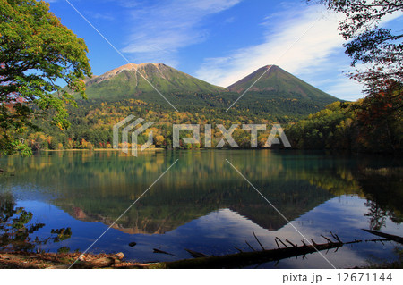 オンネトー湖 12671144