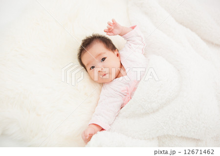 新生児　女の子 12671462