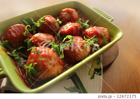 Meatballs with tomato sauce  12672175