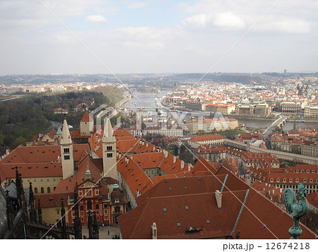 プラハ城とヴァルタヴァ川 12674218