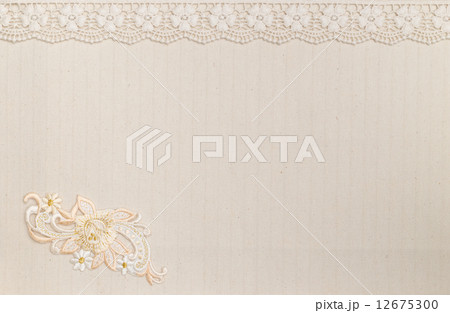 Lace 12675300