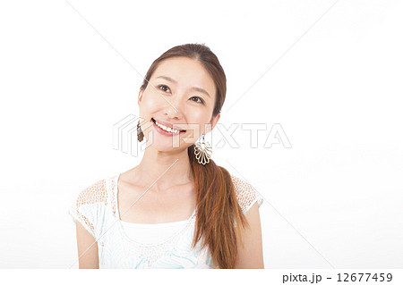 微笑むミドル女性 12677459