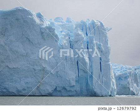 ペリトモレノ氷河 12679792