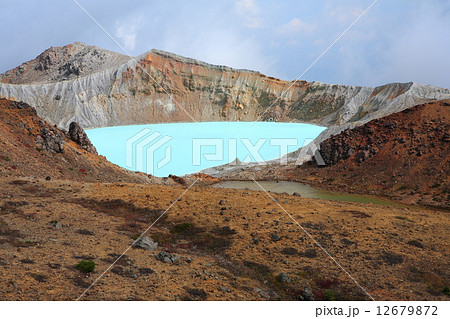 草津白根山　湯釜 12679872
