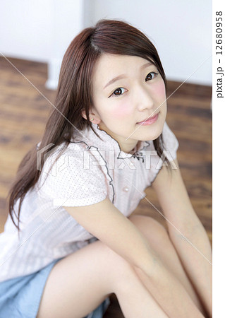 若い女性 ポートレート 若い女性 ポートレート 12680958