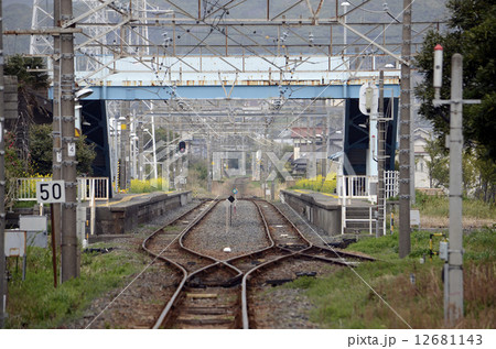 駅と線路 駅と線路 12681143