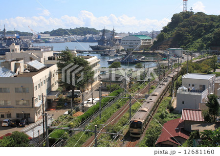横須賀港の軍艦と横須賀線E217系（未更新） 12681160