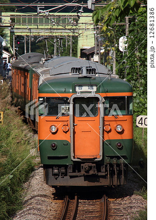 八ッ場ダム建設に伴いダム底に沈む、旧川原湯温泉駅と吾妻線115系電車 八ッ場ダム建設に伴いダム底に沈む、旧川原湯温泉駅と吾妻線115系電車 12681386