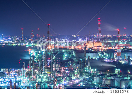 四日市コンビナートの工場夜景の写真素材