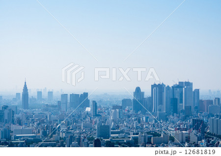 東京の高層ビル群 12681819