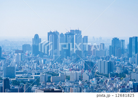 東京の高層ビル群 12681825