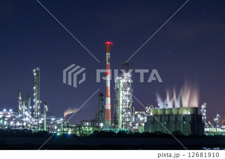 四日市コンビナートの工場夜景 四日市コンビナートの工場夜景 12681910
