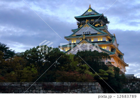 夕暮れの大坂城 12683789