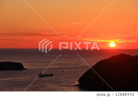 伊勢湾の日の出 12686542