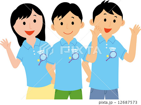 お揃いのポロシャツを着た若い男女 12687573