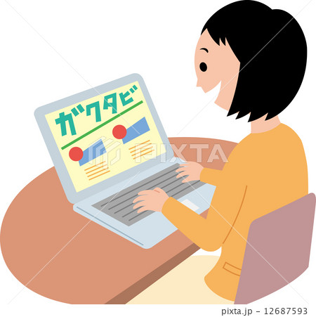 パソコンで学生旅行のサイトを見る女子学生 12687593