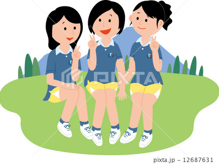 高原での合宿で記念撮影をする若い女性3人 高原での合宿で記念撮影をする若い女性3人 12687631