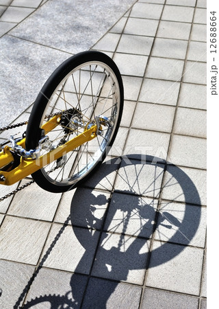 黄色い自転車３ 12688664