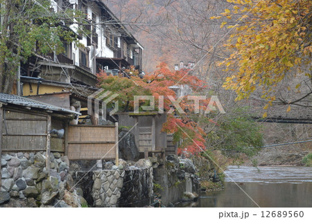 紅葉のころの湯西川温泉宿 12689560