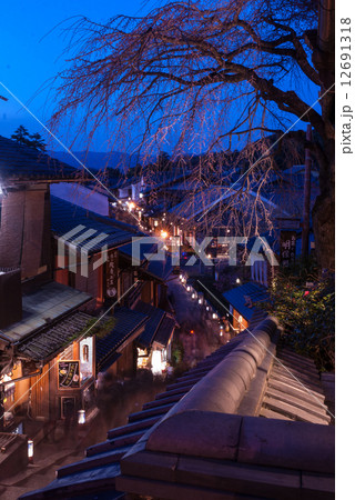 東山花灯路　三寧坂（三年坂） 12691318