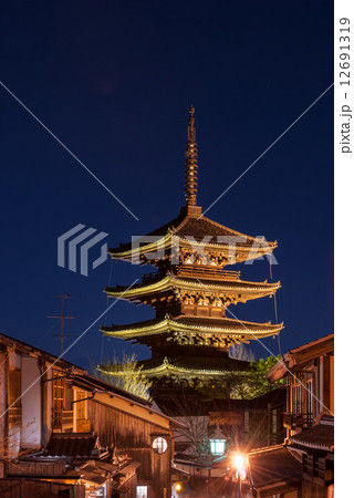 東山花灯路　八坂の塔　法観寺 12691319