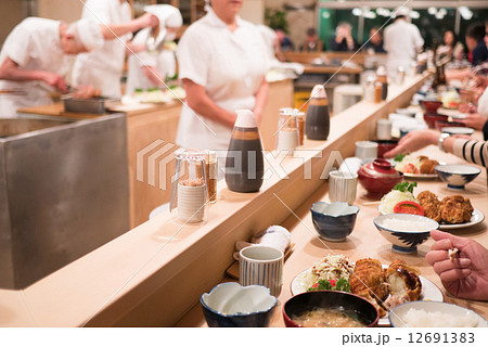 とんかつ屋店内 とんかつ屋店内 12691383