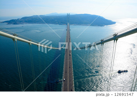 主塔３００ｍ上空からの眺め（明石海峡大橋） 12691547