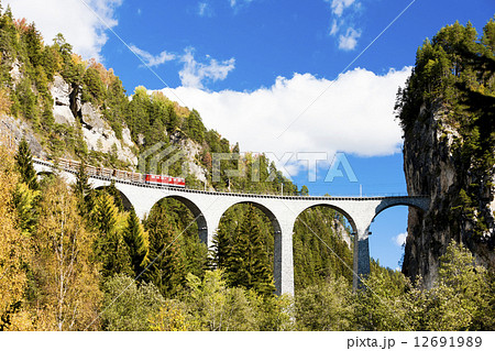 train on Rhaetian Railway, Landwasserviadukt, canton Graubunden, 12691989
