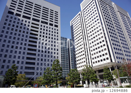 品川シーサイド駅前風景 12694886