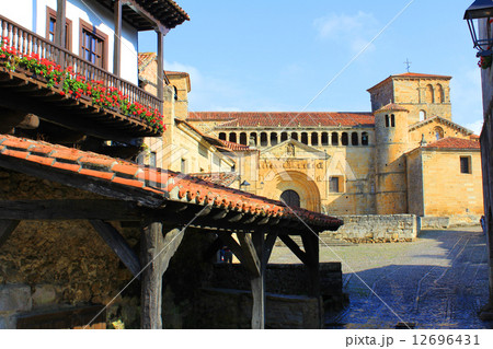 サンティリャーナ・デル・マル　サンタ・フリアナ修道院　スペイン　 12696431