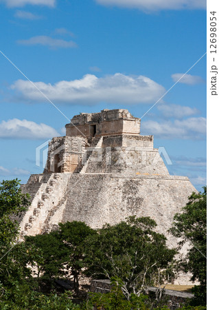 Mayan pyramid (Pyramid of the Magician, Adivino) in Uxmal, Mexic Mayan pyramid (Pyramid of the Magician, Adivino) in Uxmal, Mexic 12698054