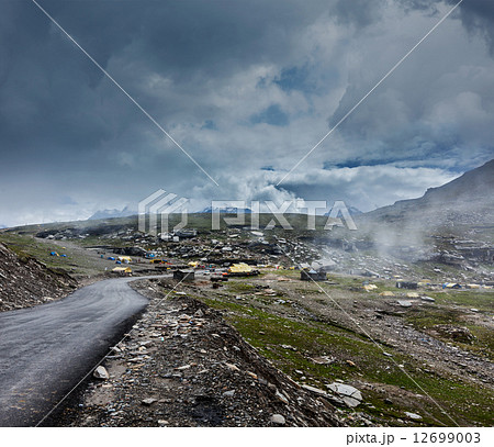 Road in Himalayas 12699003