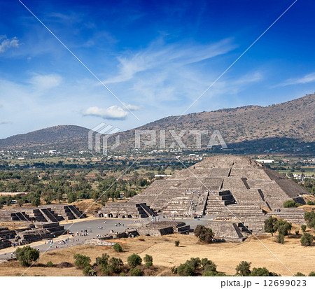 Pyramid of the Moon. Teotihuacan, Mexico 12699023