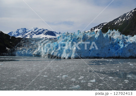 アラスカの氷河 12702413