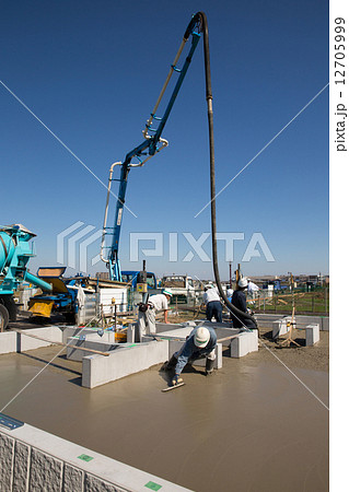 生コンの打設 12705999
