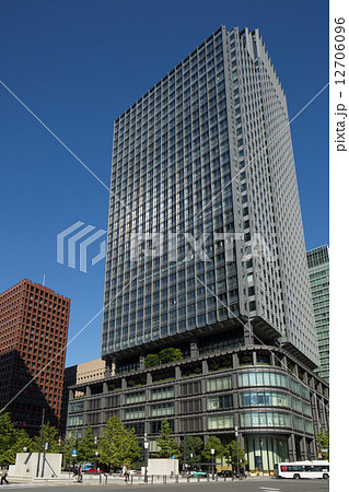 丸の内の高層ビル街 12706096