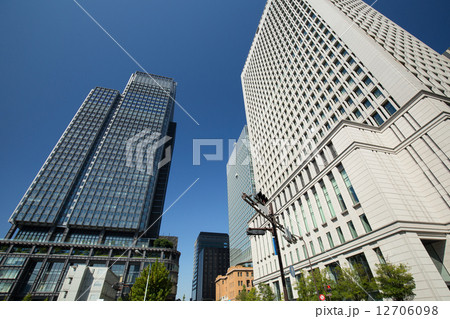 丸の内の高層ビル街 12706098