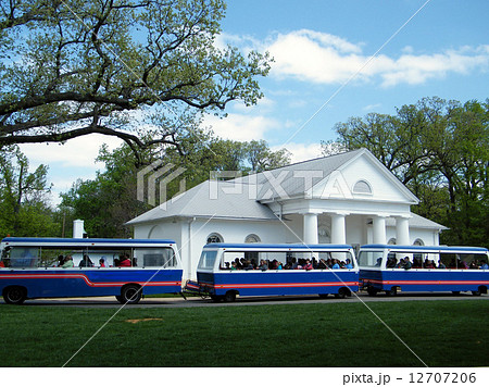 Arlington Cemetery Visitors in Tourmobile 2010 Arlington Cemetery Visitors in Tourmobile 2010 12707206