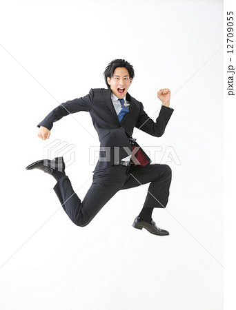 ジャンプ・男性ビジネスマン 12709055