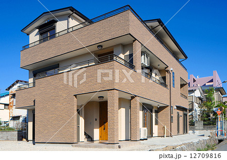 ある新築の住宅 ある新築の住宅 12709816