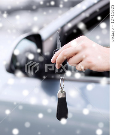 close up of man with car key outdoors 12711625