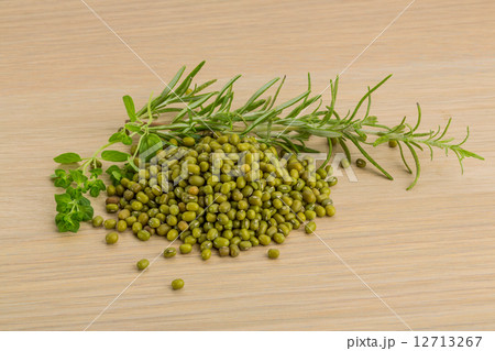 Green bean Green bean 12713267