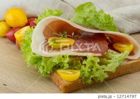 Sandwich with hamon 12714797