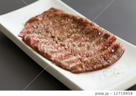 juicy steak 12719958