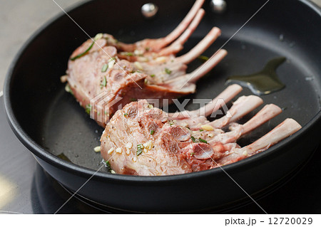 lamb chops on the pan 12720029