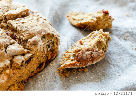 homemade wholegrain bread homemade wholegrain bread 12721171