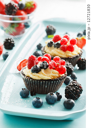 berries tart 12721830