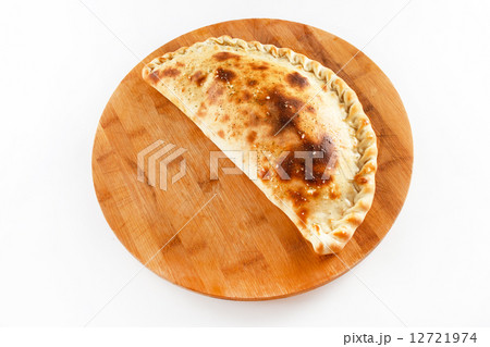 Calzone pizza 12721974