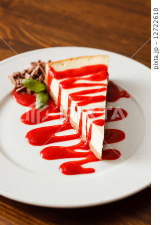 cheesecake with strawberry sauce 12722610