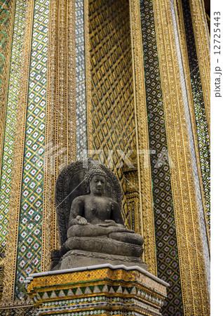 タイの王宮寺院 12725443